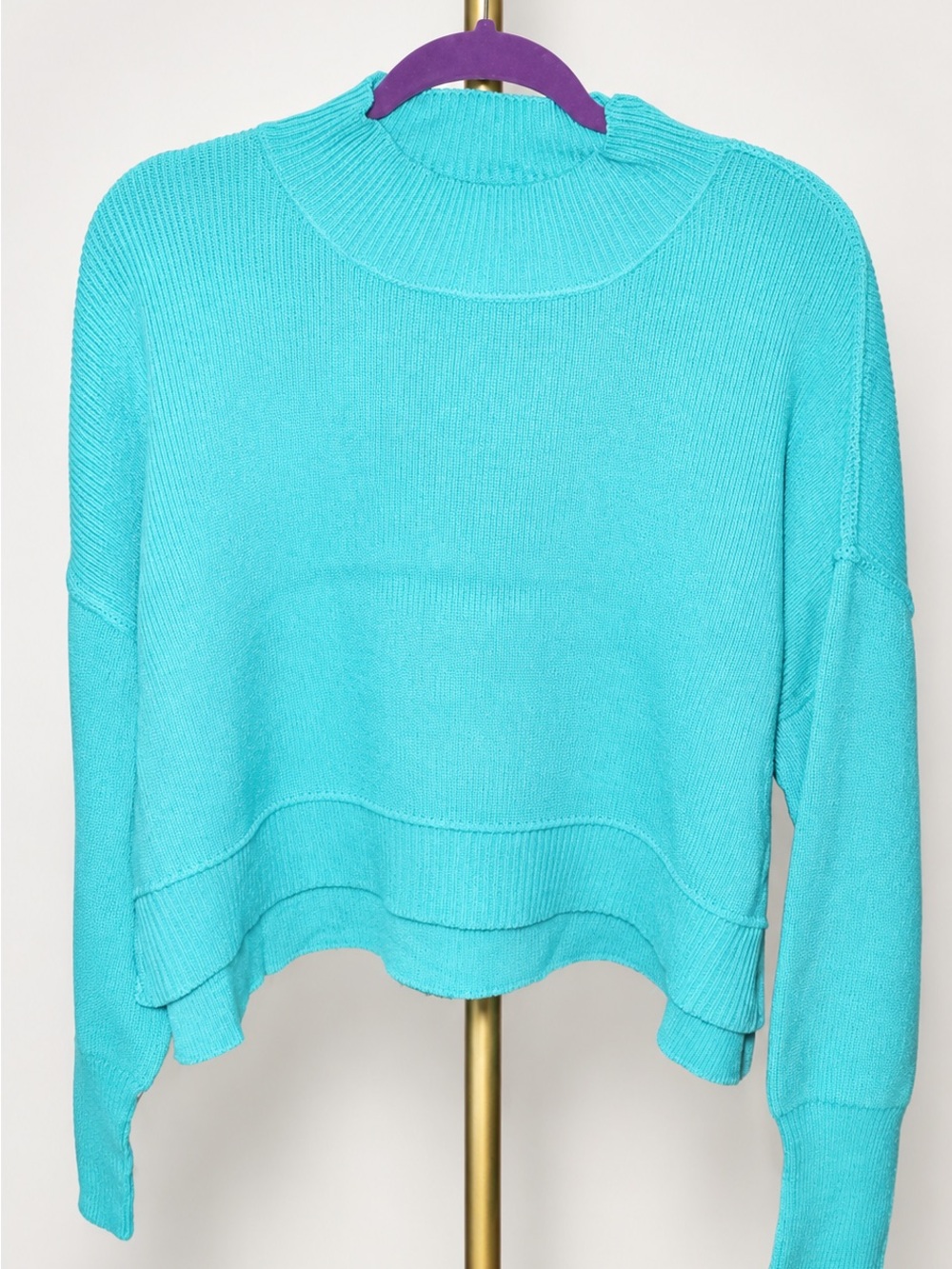 Zenana Outfitters Mint Gree Cropped Crewneck Sweater